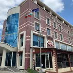 Отель Free Parking