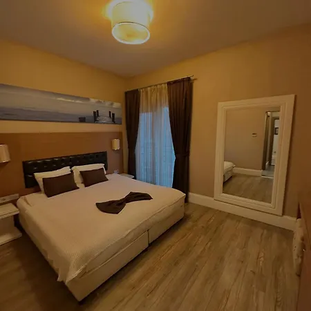 Ξενοδοχείο Free Parking 3*